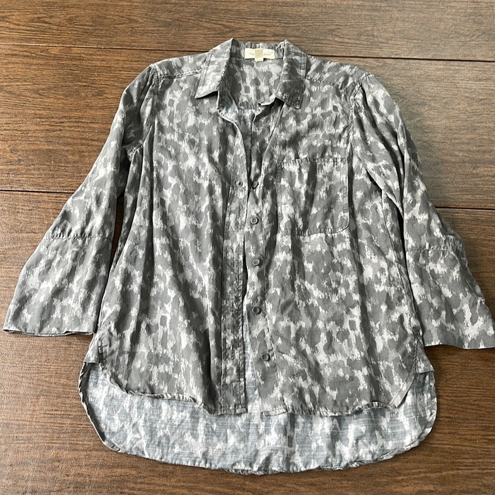 Cloth & Stone Pocket Button Down in Gray Leopard Print